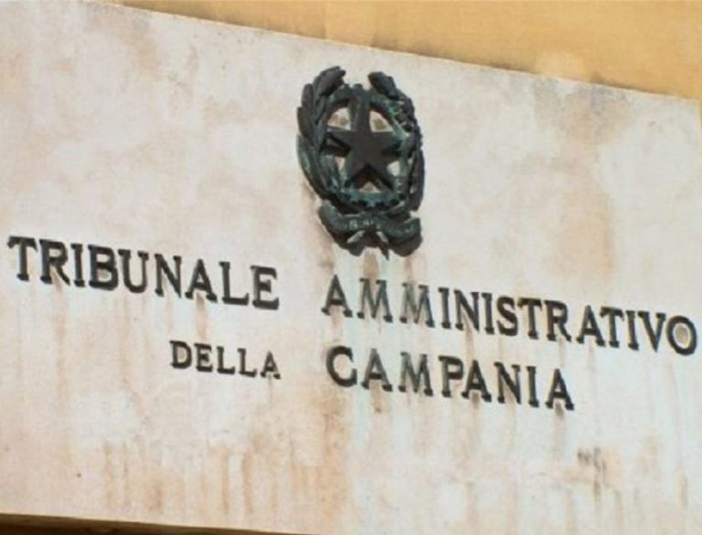 Tar della Campania, sì al  ricorso presentato da alcuni genitori contro l’ordinanza della Regione: le scuole superiori dovranno aprire con modalità integrata