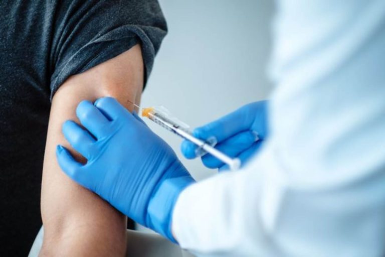 Oms, per le scorte limitate di vaccini si può ritardare al massimo di sei mesi