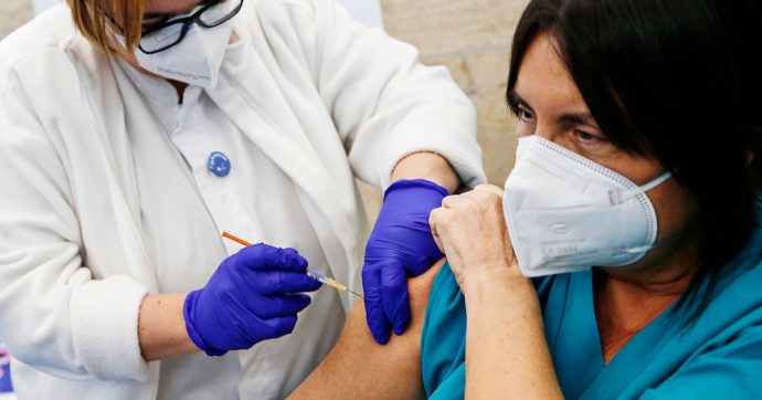 Coronavirus, in Italia vaccinate oltre 247mila persone