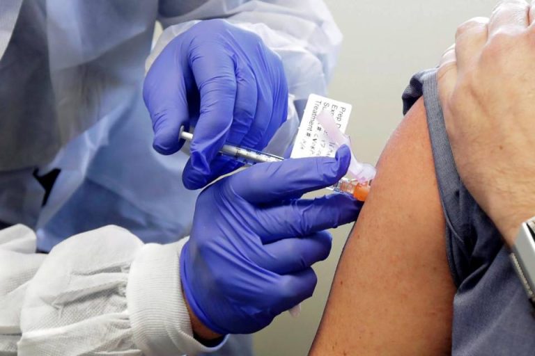 Coronavirus, allarme in Norvegia: 23 decessi dovuto alla reazione avversa del vaccino anti Covid Pfizer