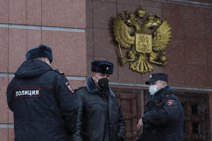 Russia, la polizia ha fermato il direttore della testata online Serghiei Smirnov