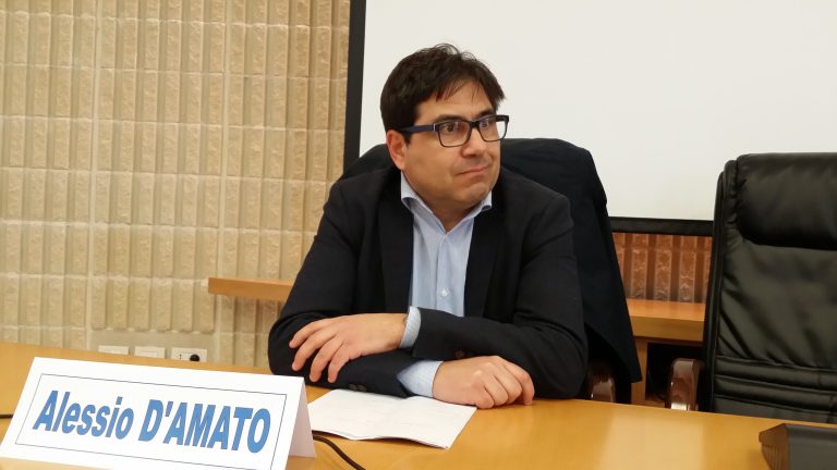 Covid, nel Lazio 400mila persone non vaccinate, parla l’assessore D’Amato: “Il governo deve introdurre l’obbligo vaccinale”