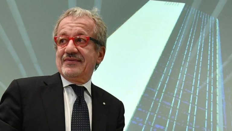 Varese, ricoverato in ospedale per un malore l’ex governatore della Lombardia, Roberto Maroni