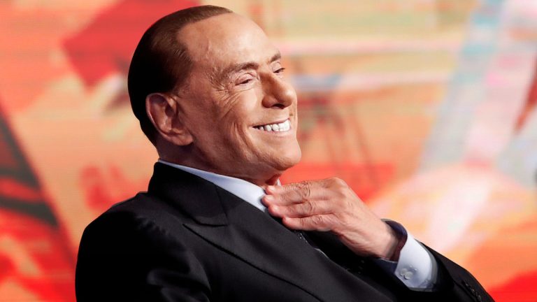 Governo, parla Berlusconi: “Draghi sarebbe un ottimo presidente della Repubblica, mi domando se il suo ruolo attuale continuando nel tempo non porterebbe più vantaggi al nostro paese”