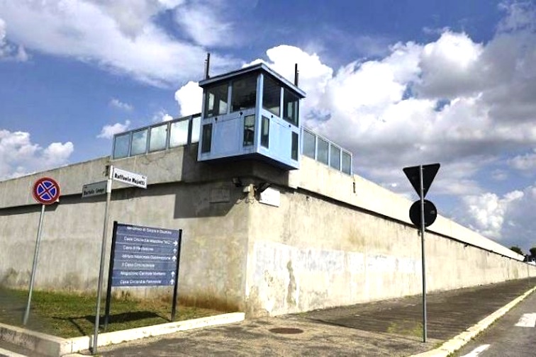 Detenuto di Cerveteri evade saltando la recinzione lato Largo Bortolo