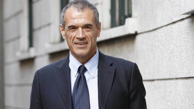 Crisi di governo, l’allarme del professor Cottarelli: “La cosa che mi preoccupa è che stiamo andando troppo lentamente: mentre la politica litiga siamo arrivati a metà gennaio”