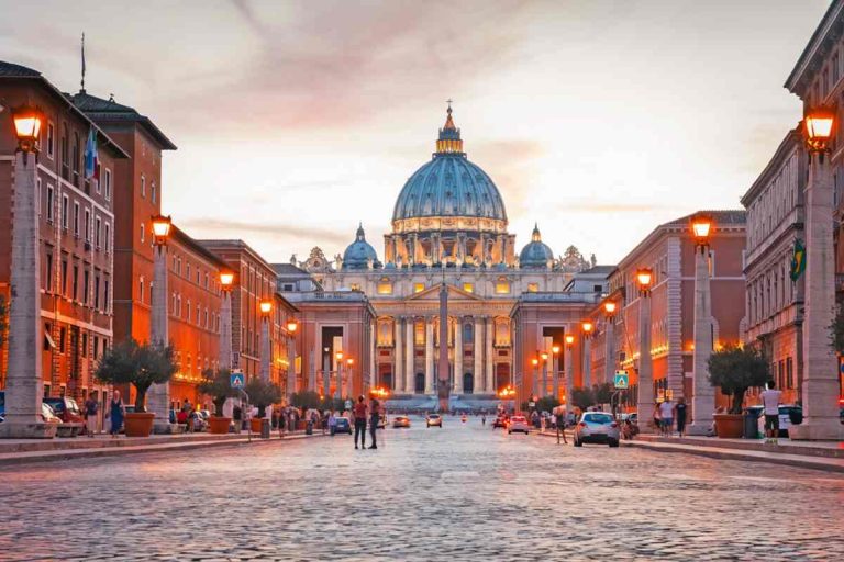Vaticano: il segretario generale Parolin e il cardinale Parra sono positivi al Covid