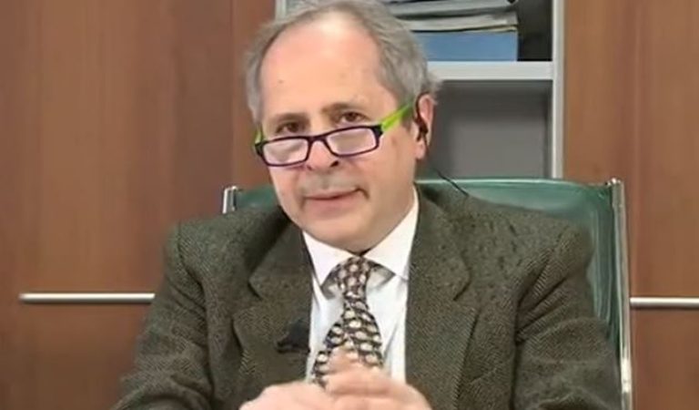 Covid, parla il professor Crisanti: “I vaccini anti covid nei bimbi dai 5 agli 11 anni sono sicuri e parlo dopo aver visto i dati”