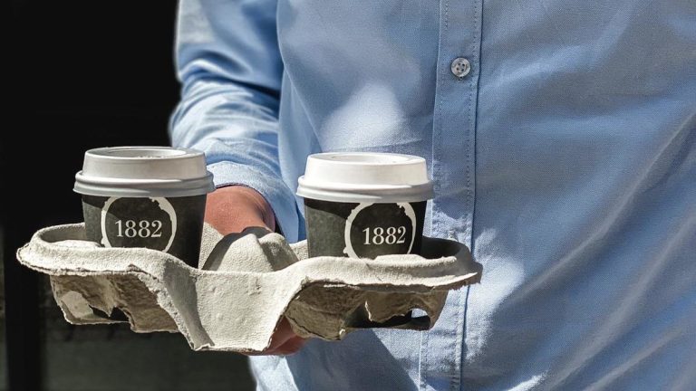 Coronavirus, lo stop all’asporto nei bar alle 18 i locali milanesi perdono il 50% dei guadagni