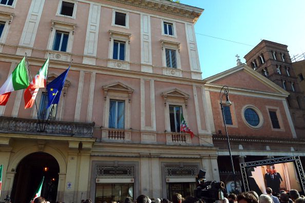 Crisi di governo, Forza Italia smentisce: “Da noi nessun costruttore”