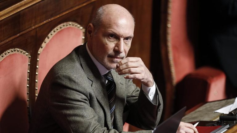 Crisi di governo, il senatore De Falco: “Entrerei in maggioranza solo per fare cose efficaci per il contrasto alla pandemia”