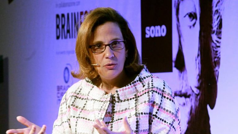 Coronavirus, il consiglio della professoressa Capua: “Non credo che in questo momento sia prioritario vaccinare gli insegnanti, non sono quelli che vanno a finire in ospedale”