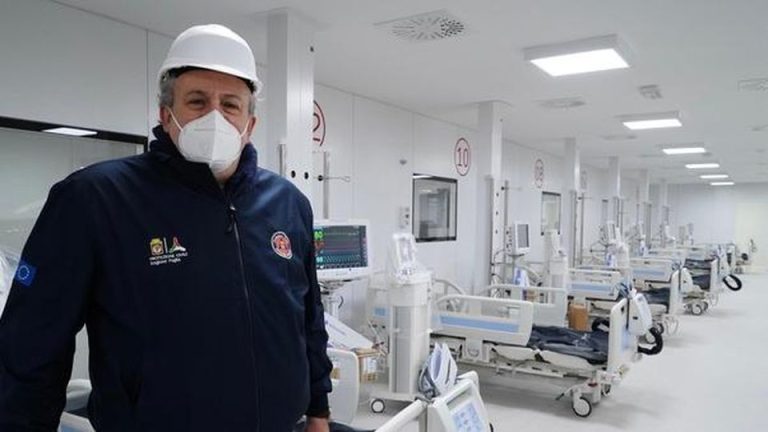 Coronavirus, in Puglia il governatore Emiliano al nuovo ospedale Covid alla Fiera di Bari: Siamo pronti per la terza ondata