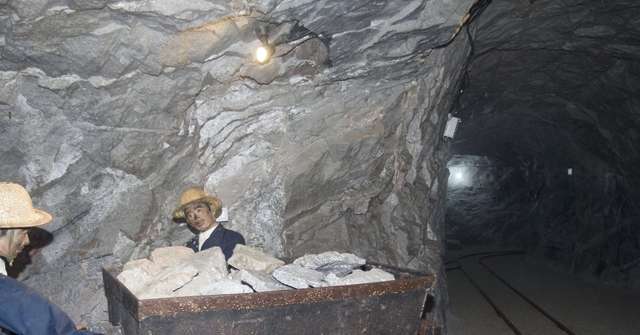 Cina, è corsa contro il tempo per salvare 22 lavoratori intrappolati sottoterra da quasi due giorni dopo un’esplosione in una miniera d’oro vicino a Qixia