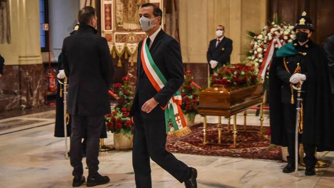 Milano, aperta la camera ardente dell’ex sindaco Marco Formentini