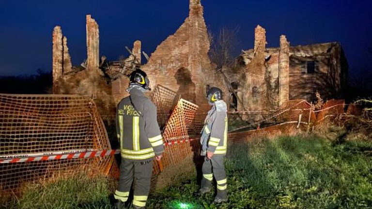 Toscanella di Dozza (Bologna), 15enne travolto dal muro di un casolare: è in prognosi riservata