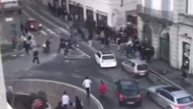 Gallarate (Varese), maxi rissa tra un centinaio di minorenni: ferito un 14enne
