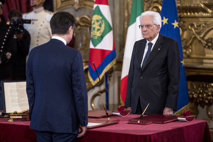 La scommessa di Conte: stamane le dimissioni con la speranza di ricevere un nuovo incarico dal presidente Mattarella che però vuole garanzie