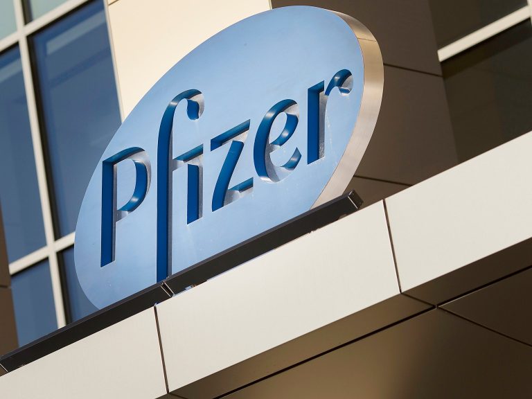Vaccini, Pfizer chiederà l’autorizzazione per la terza dose contro la variante Delta