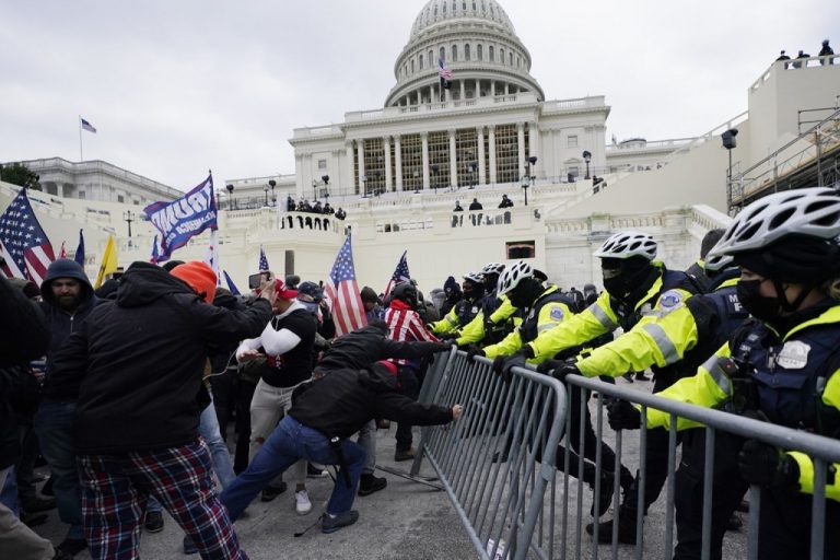 Usa, si è dimesso il cap della Capitol Police del Congresso dopo gli scontri del 6 gennaio