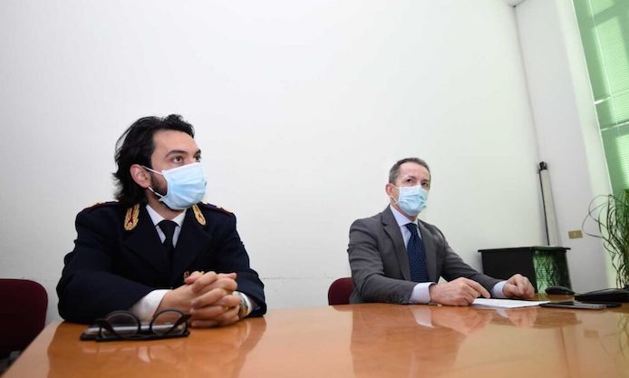 Latina, si spacciava medico e abusava di pazienti minorenni: arrestato un tecnico radiologo