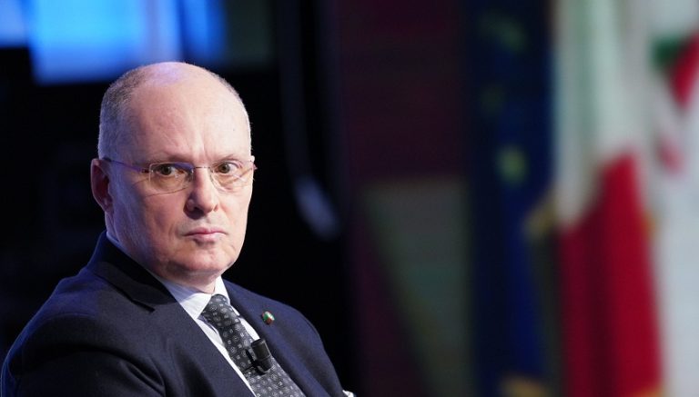 Coronavirus, l’appello del professor Ricciardi: “Non ci possiamo permettere una crisi, speriamo rientri”