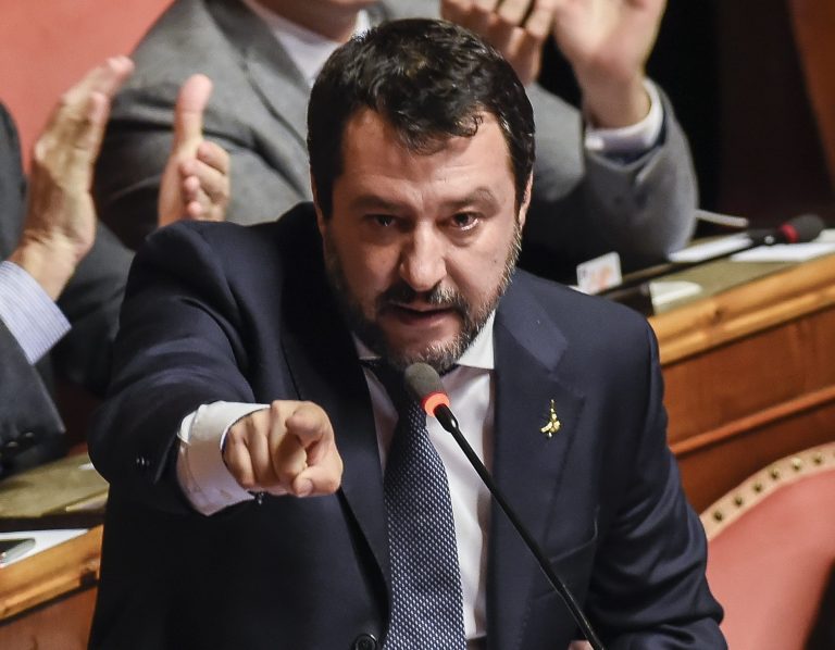 Crisi di governo, la dura risposta di Matteo Salvini al premier Conte : “E’ ufficiale, ormai costui vive su Marte…”