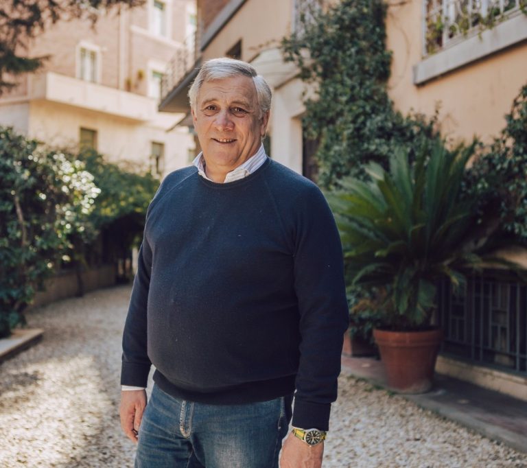 Crisi di governo, parla Tajani (Forza Italia): “L’idea di una nuova maggioranza rosso-gialla-azzurra è solo uno scenario da fantapolitica”