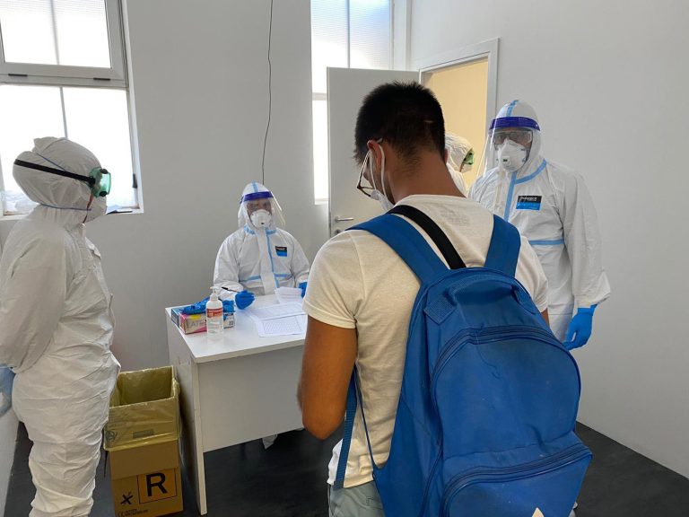 Coronavirus, in Gran Bretagna obbligo del tampone per tutti i passeggeri in arrivo