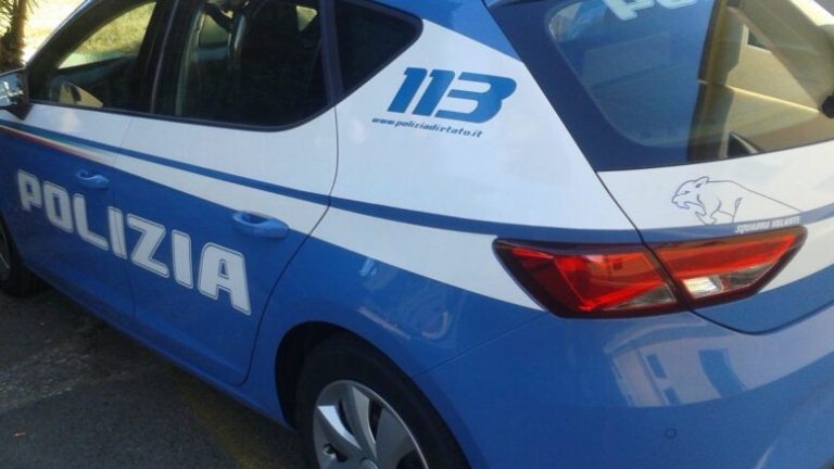 Pescara, palpeggia e aggredisce una ragazza su un bus: arrestato 63enne albanese