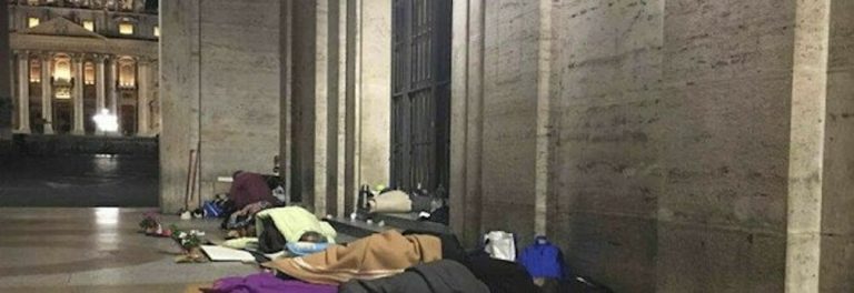 Roma, raccolta di coperte dalla Comunità di Sant’Egidio per i senza fissa dimora