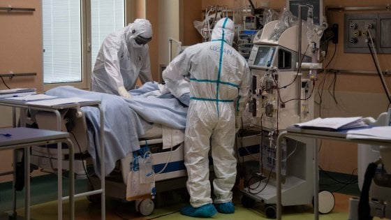 Sanità, l’accusa del professor Ricciardi “In Italia è stato fatto un crimine. Siamo il Paese che ha meno medici degli altri rispetto alla popolazione”