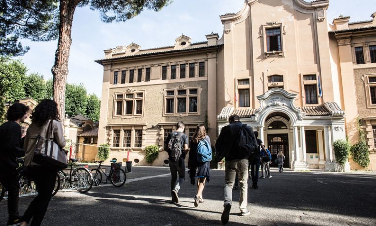 Occupazione del liceo Mamiani: denunciati tre studenti armati di mazze