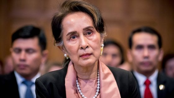 Birmania, Aung San Suu Kyi è stata accusata anche di aver violato una legge sui segreti di Stato risalente all’epoca coloniale