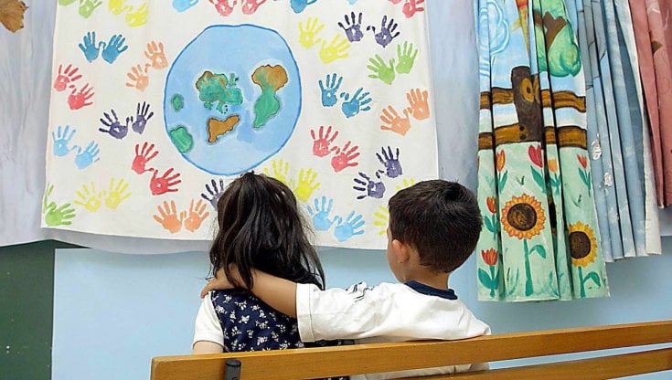 Bologna, maltrattamenti sui bambini di una scuola dell’infanzia: arrestata una maestra