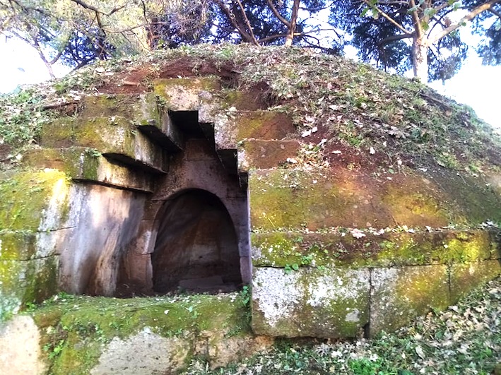 Cerveteri: pulizia della Necropoli dei volontari della Nuova Generazione Etrusca