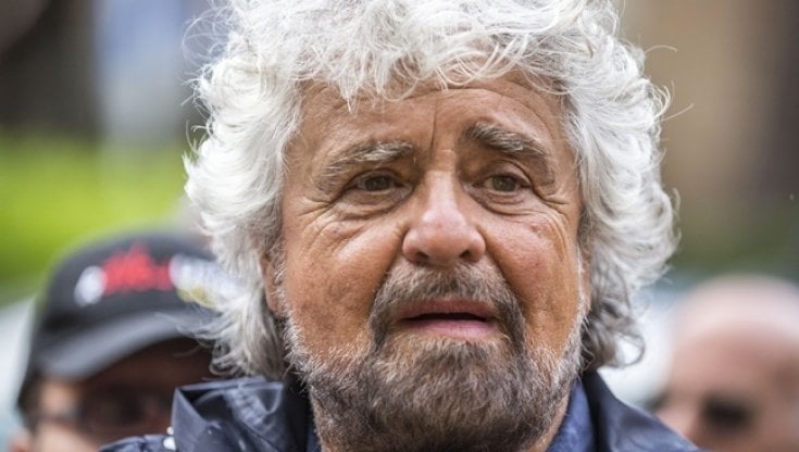 Green pass, parla Beppe Grillo: “Serve una pacificazione, lo Stato paghi i tamponi ai lavoratori non vaccinati”