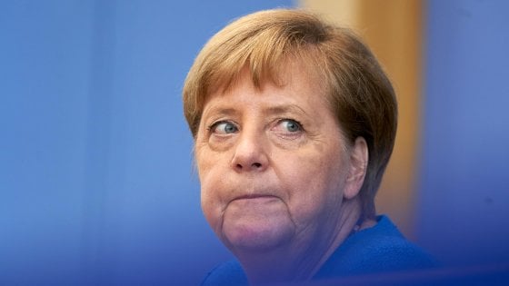 Coronavirus, parla la cancelliera Merkel: “I vaccini contro il Covid potrebbero essere necessari a lungo”