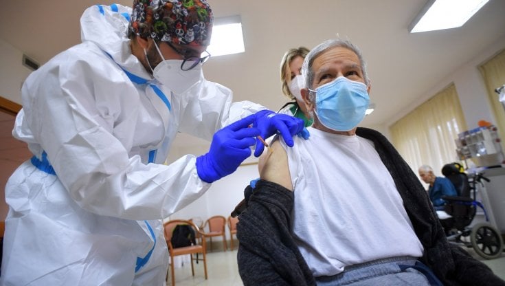 Coronavirus, nel Lazio operativo il sito per prenotare le vaccinazioni over 80