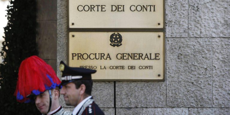 Pnrr, l’accusa della Corte dei Conti: “In ritardo una misura su due”