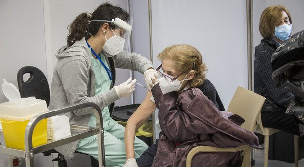 Coronavirus, dal 1° marzo nel Lazio partiranno le vaccinazioni per gli over 65