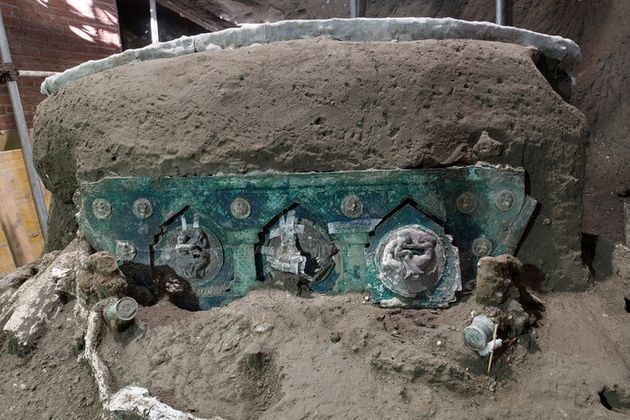 Pompei, eccezionale scoperta archeologica: un grande carro cerimoniale
