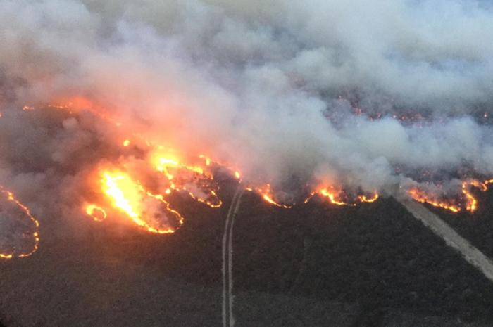 Australia, vasto incendio alle porte di Perth