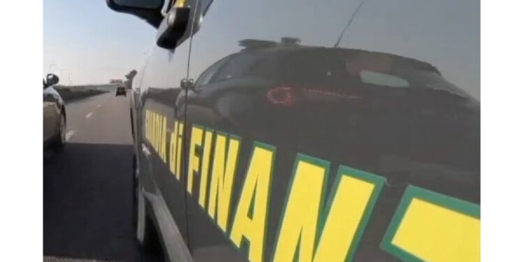 Foggia, la Finanza ha arrestato quattro persone per droga tra cui un consigliere, un funzionario e un imprenditore