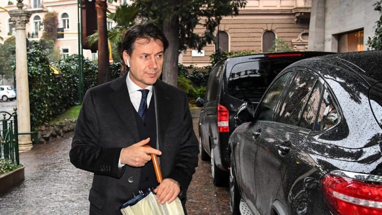 Crisi di governo, l’auspicio dell’ex premier Conte: “Da me nessun ostacolo a Draghi. I sabotatori cercateli altrove”