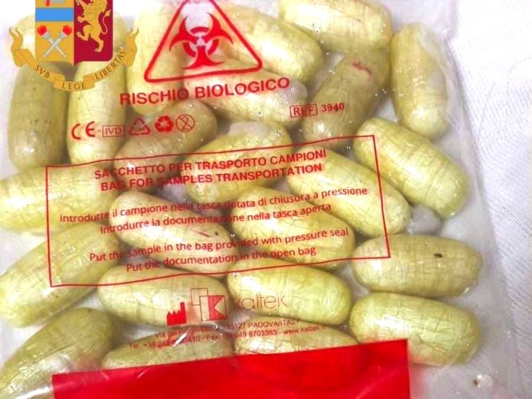 Arrestato dalla Polizia all’aeroporto di Fiumicino: aveva nello stomaco 87 ovuli di eroina