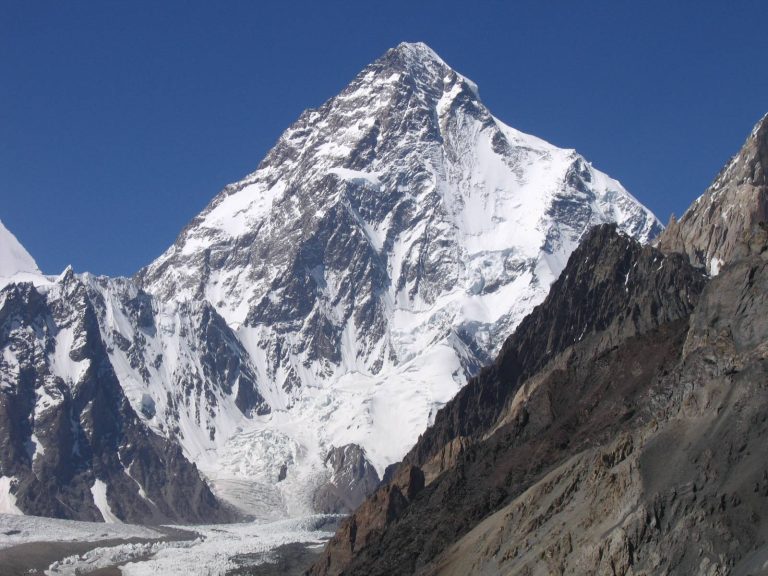 Pakistan, tre alpinisti sono dispersi sul K2