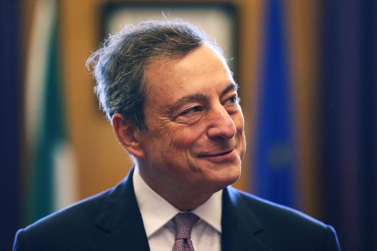 Governo, il premier Draghi sta preparando il discorso per la fiducia di domani al Senato