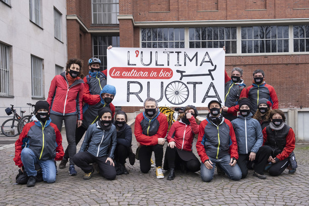 Coronavirus, “L’ultima ruota”: al via la protesta del mondo dello spettacolo con la ‘carovana’ in bicicletta da Milano a Imperia