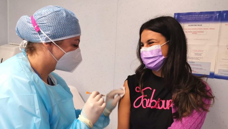 La vaccinazione di tutta la popolazione della Sardegna over 16 anni sarà completata entro il mese di agosto